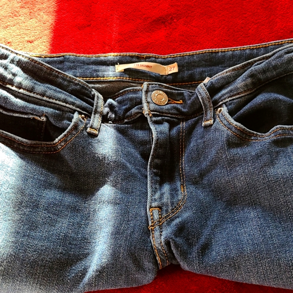 Levis